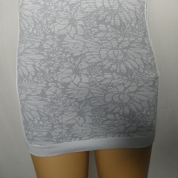 Fabletics Oula Seamless Tank Top Floral Grey - Picture 5 of 8